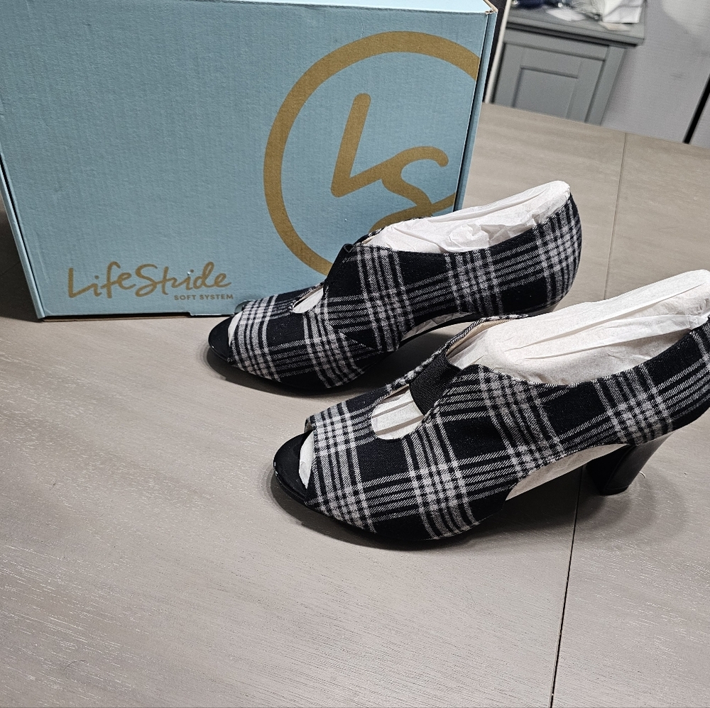 NWT 9W Life Stride Carla Pump In Black & White Plaid
